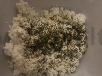 Rulonas su varške, rūkytomis vištienos krūtinėlėmis ir virtomis morkomis Žingsnis 1