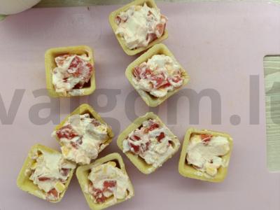 Pomidorų ir dviejų rūšių sūrio tartaletės Žingsnis 3