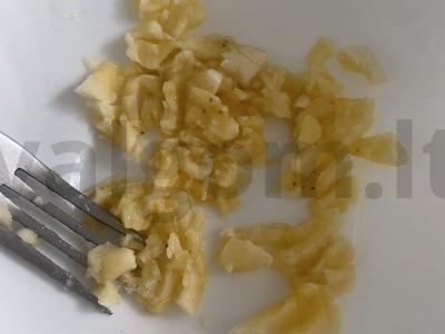 Bananų vafliai su morkomis Žingsnis 1