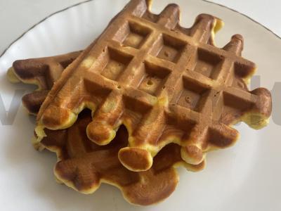 Bananų vafliai su morkomis pagrindine nuotrauka