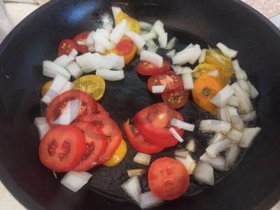 Makaronai su grietinėlės ir žemės riešutų padažu bei pomidorais Žingsnis 2