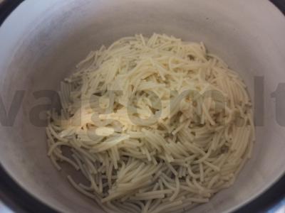 Makaronai su grietinėlės ir žemės riešutų padažu bei pomidorais Žingsnis 5