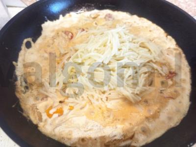 Makaronai su grietinėlės ir žemės riešutų padažu bei pomidorais Žingsnis 6