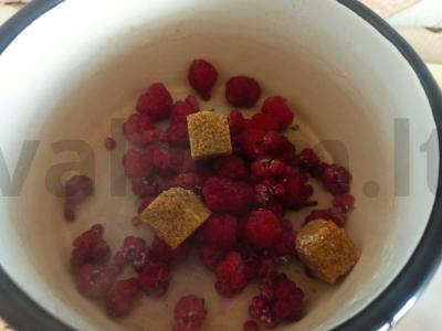 Desertas su šviežiais avietėmis ir grietine Žingsnis 1