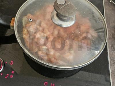 Švelnus kalakutienos guliašas su pomidorų pasta ir česnaku Žingsnis 7