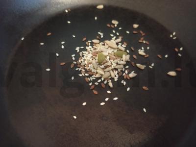 Pomidorų-garstyčių padažas su petražolėmis Žingsnis 1