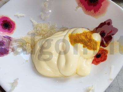 Sumuštiniai su šprotų, agurku ir karčiuoju prieskoniu Žingsnis 2