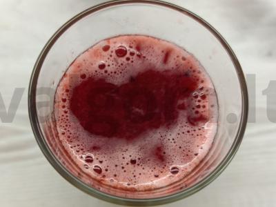 Naudingas uogų morsas pagrindine nuotrauka