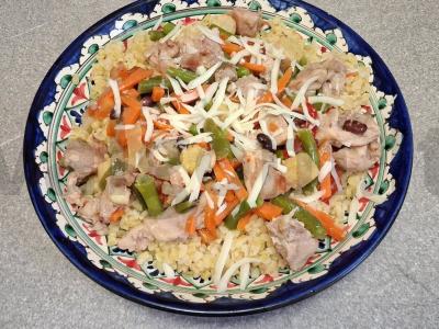 Vištienos krūtinėlė su daržovių mišiniu ir bulguro garnyru pagrindine nuotrauka