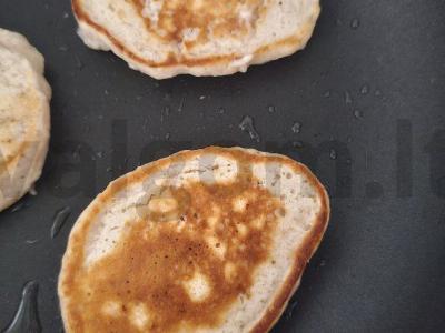 Švelnūs mėlynių jogurto blynai Žingsnis 4