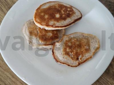 Švelnūs mėlynių jogurto blynai pagrindine nuotrauka