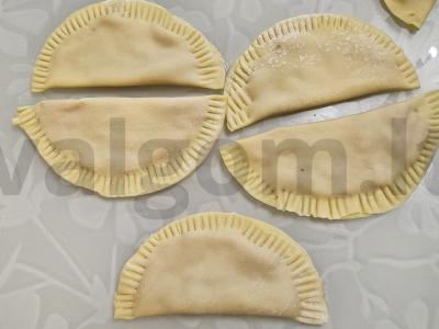 Sultingi ir traškūs čeburekai per 35 minutes Žingsnis 3