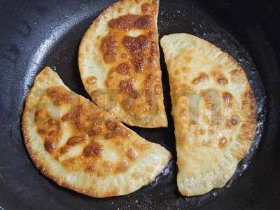 Sultingi ir traškūs čeburekai per 35 minutes Žingsnis 4