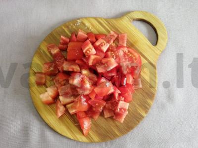 Salotos su krabų lazdelėmis ir raudonaisiais pupelėmis Žingsnis 2