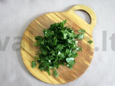 Salotos su krabų lazdelėmis ir raudonaisiais pupelėmis Žingsnis 3