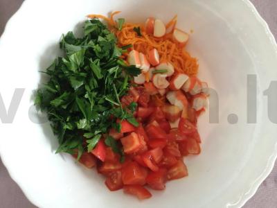 Salotos su krabų lazdelėmis ir raudonaisiais pupelėmis Žingsnis 4