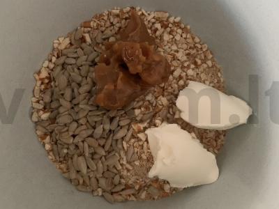 Sūrių krekerių, kondensuoto pieno ir varškės sūrio pyragėliai Žingsnis 4