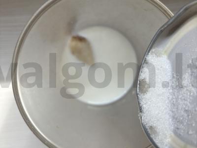 Pieninis kokteilis su braškių sirupu Žingsnis 3