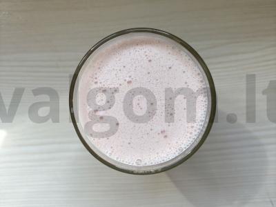 Pieninis kokteilis su braškių sirupu Žingsnis 6