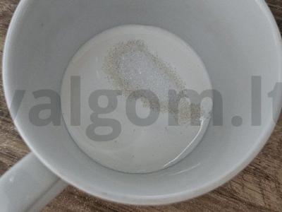 Biskvitinio ritinėlio desertas su džemu ir šokoladu Žingsnis 1