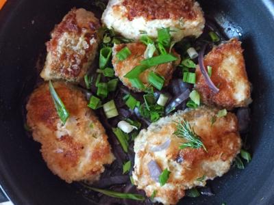 Keta, kepta džiovintame tešloje su raudonuoju svogūnu Žingsnis 8