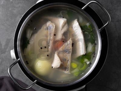 Ešerys su bulvių koše ir kiaušinių padažu Žingsnis 2