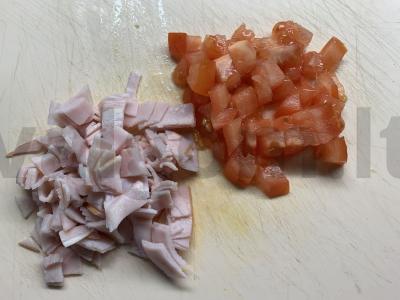 Jauni bulvės su karbonaidu, pomidoru ir sūriu orkaitėje Žingsnis 4