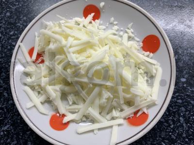 Jauni bulvės su karbonaidu, pomidoru ir sūriu orkaitėje Žingsnis 6