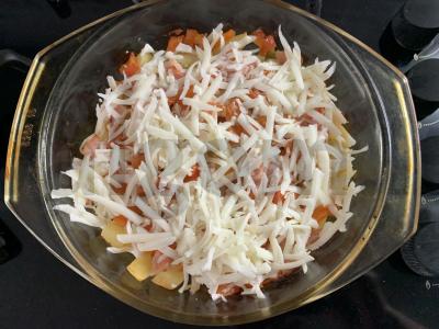 Jauni bulvės su karbonaidu, pomidoru ir sūriu orkaitėje Žingsnis 7