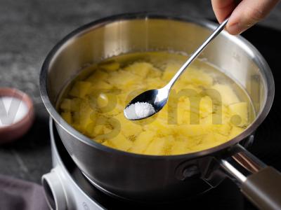 Bulvių rutuliukai su žuvimi ir jūros gėrybėmis Žingsnis 1