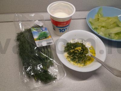 Agurkų salotas su prieskonių grietinės padažu Žingsnis 5