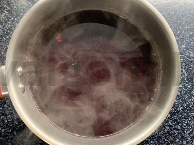 Juodųjų serbentų ir datulių kisielius Žingsnis 3