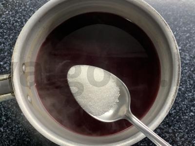 Juodųjų serbentų ir datulių kisielius Žingsnis 4