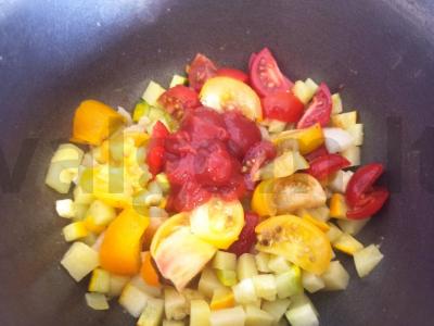 Kiaušinių makaronai su daržovėmis, rūgštynėmis ir žolelėmis Žingsnis 4