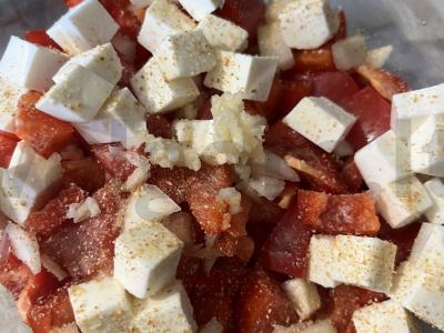 Daržovių salotas su riešutų ir sėklų mišiniu su feta Žingsnis 6