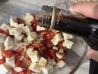 Daržovių salotas su riešutų ir sėklų mišiniu su feta Žingsnis 7