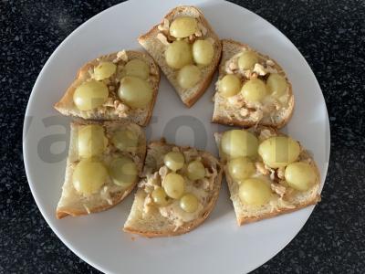 Brusketa su sūriu, graikiniais riešutais ir vynuogėmis Žingsnis 7