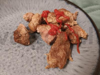 Kiauliena orkaitėje, marinuota vynuose su prieskoniais pagrindine nuotrauka