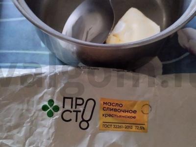 Greitas pyragas iš kukurūzų lazdelės ir karamelės Žingsnis 1