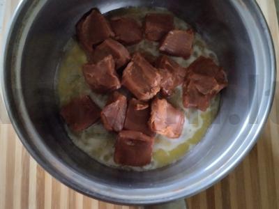 Greitas pyragas iš kukurūzų lazdelės ir karamelės Žingsnis 2