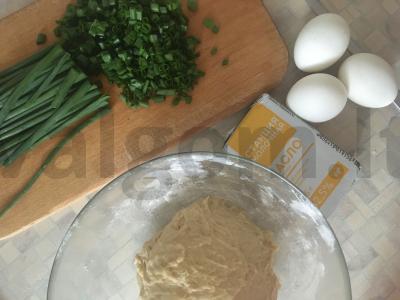 Kibinai su kiaušiniu ir žaliu svogūnu orkaitėje Žingsnis 1