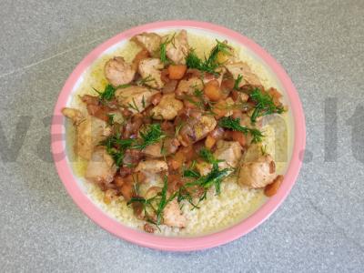 Kuskusas su kepta vištienos krūtinėle pagrindine nuotrauka