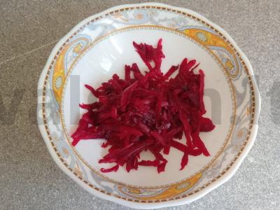 Burokėlių sriuba vištienos sultinyje su burokėlių lapais Žingsnis 4