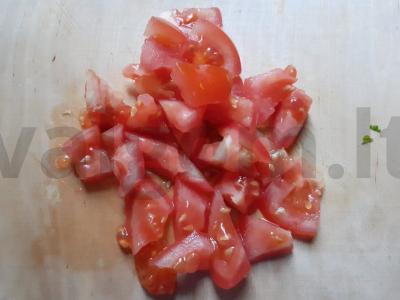 Lavašo vokeliai su kumpiu, sūriu, pomidorais ir žolelėmis Žingsnis 1