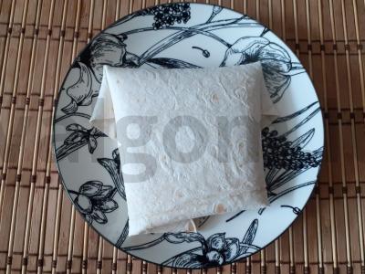 Lavašo vokeliai su kumpiu, sūriu, pomidorais ir žolelėmis Žingsnis 3