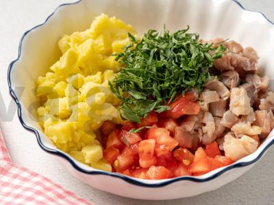 Salotos su rūkytomis skumbrėmis Žingsnis 4