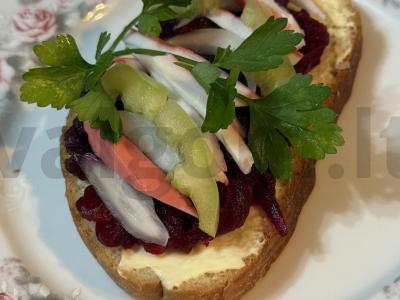 Brusketa su virtomis burokėliais ir krabų lazdelėmis Žingsnis 6