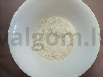 Sumuštinių duona su kmynais ir svogūnais Žingsnis 1