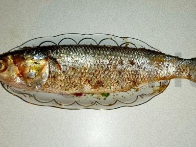 Jūrinė žuvis su raudonais aštriais pipirais ir žolelėmis Žingsnis 3