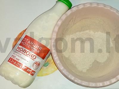 Baltyminių blynų su pienu Žingsnis 1